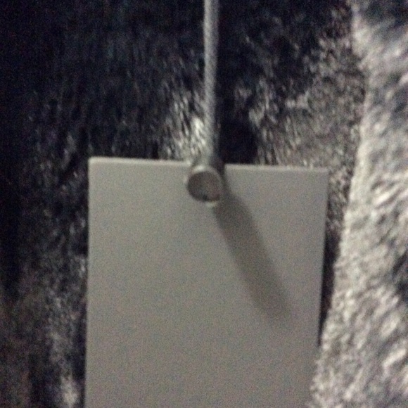 NBD Aya Faux Shearling Cropped Jacket. Black. LG. - Picture 8 of 10